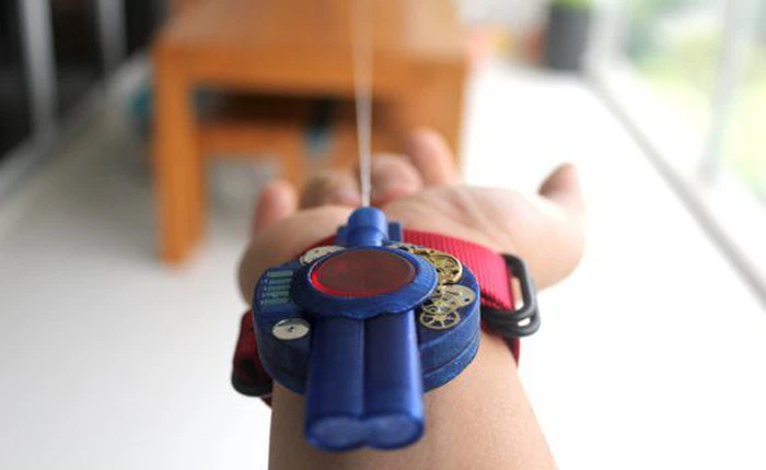 Thanh niên 15 tuổi chế tạo máy bắn tơ nhện rồi đem bán, giúp nhiều người hiện thực hóa ước mơ làm Spider-man