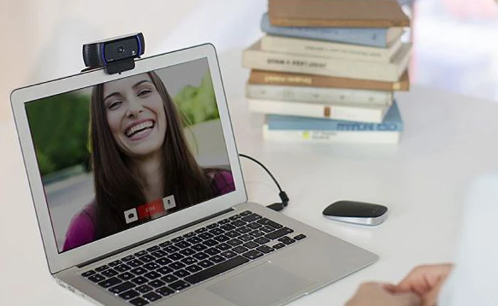 Chẳng cần chiếu vào màn hình nhưng Webcam vẫn có thể tiết lộ website mà bạn đang xem
