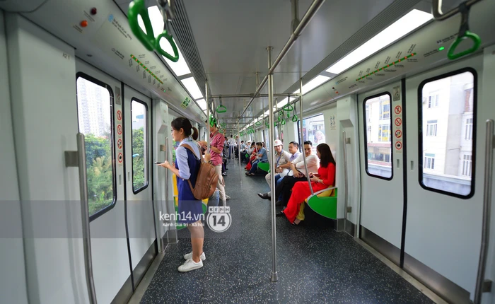 Ảnh, clip: Trải nghiệm bên trong đoàn tàu đường sắt trên cao Cát Linh - Hà Đông ngày chính thức chạy thử