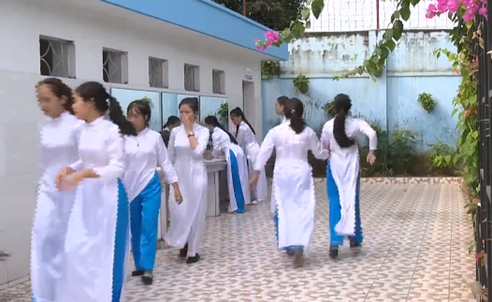 Nhà vệ sinh xịn như khách sạn 5 sao của học sinh Quảng Ninh: Bên ngoài là dàn hoa ngát hương, bước vào trong nhạc du dương tự động bật