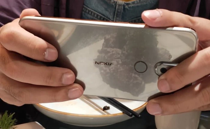 Nokia 7.1 (Plus) lộ ảnh thực tế, camera kép phía sau, màn hình tai thỏ