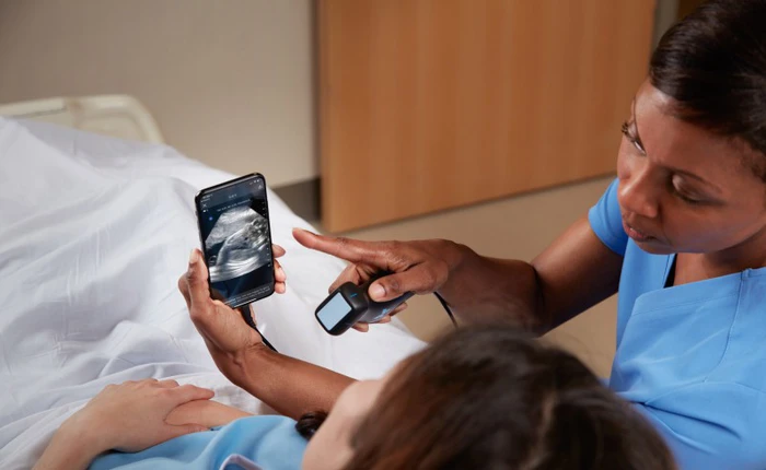 Nhỏ chỉ bằng chiếc dao cạo râu, nhưng đây là cỗ máy siêu âm y tế đầu tiên quét được toàn bộ cơ thể, vừa gọi vốn được 250 triệu USD