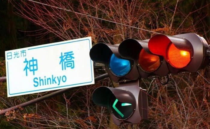 Đến Nhật Bản suốt nhưng bạn có thắc mắc đèn giao thông ở Nhật có màu xanh lam thay vì màu xanh lục?