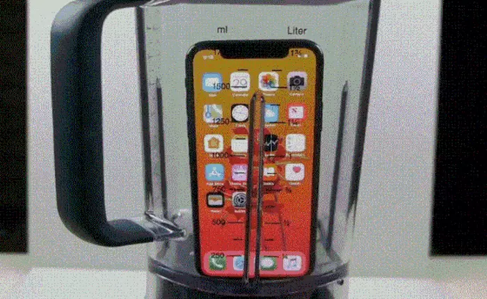 Thử nghiệm làm món “nước ép” iPhone X với máy xay sinh tố: Hồn xác chia lìa