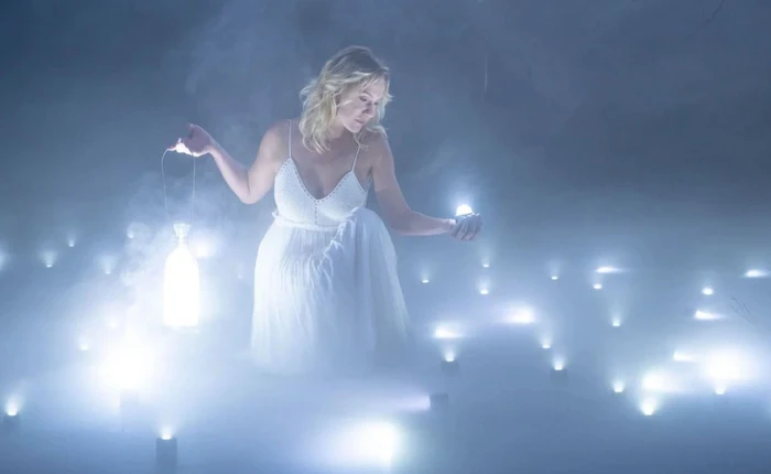 Buổi chụp hình 'ảo diệu' sử dụng tới 100 đèn LED siêu nhỏ