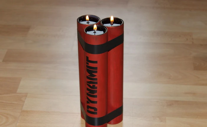 Mỹ: Một người phụ nữ bị thương nặng, mất vài ngón tay vì nhầm thanh thuốc nổ là nến