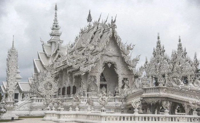 Thăm quan ngôi đền Thái Lan sở hữu cây cầu địa ngục, cánh tay người chết và cổng vào thiên đường