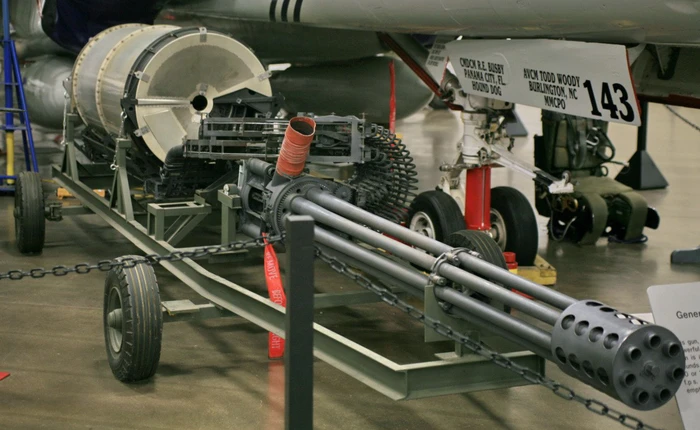 [Video thuyết minh] Khám phá uy lực cúa pháo hàng không 7 nòng mạnh nhất thế giới GAU-8 Avenger