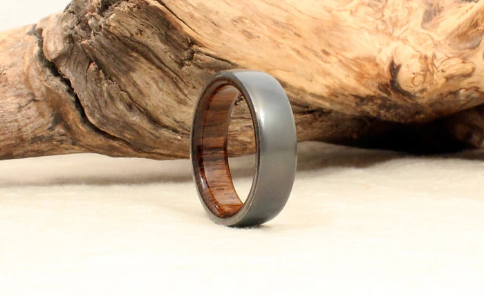 Nhìn tầm thường nhưng chiếc nhẫn này làm từ chiếc máy bay từng tung hoành trên trời cao