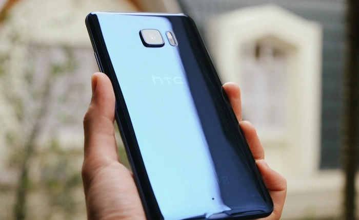 Vừa mua được HTC U Ultra giá rẻ, nhiều người lập tức bán kiếm lời