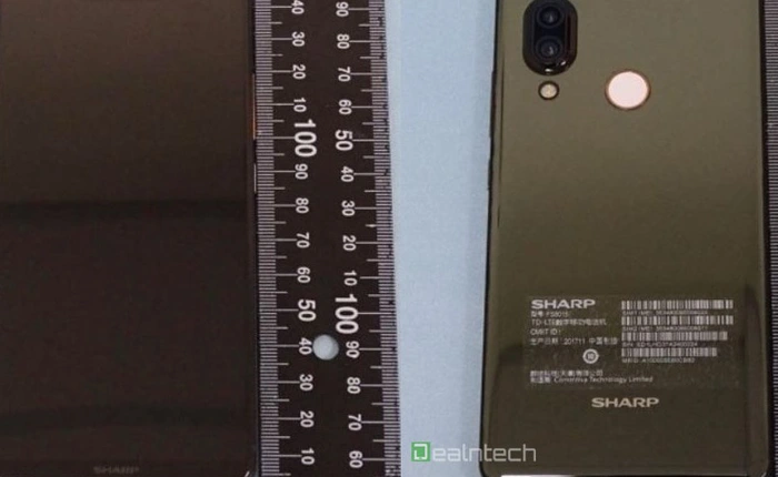 Thì ra đây là đứa con thất lạc bấy lâu nay của iPhone X, nhưng do Sharp sản xuất