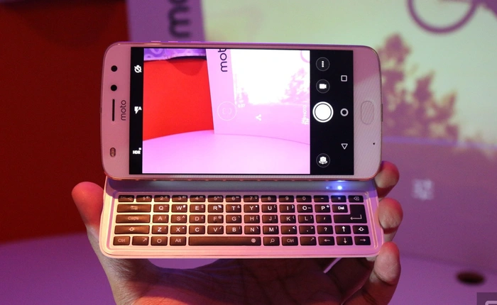 [CES 2018] Cận cảnh phụ kiện bàn phím QWERTY cho Moto Z2 Play cực độc đáo