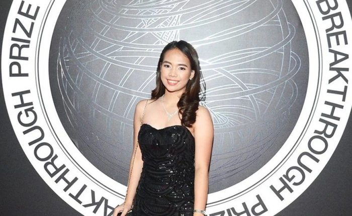 Chỉ chưa đầy 3 phút, cô gái 18 tuổi giải thích thuyết tương đối dễ hiểu đến mức trẻ em cũng học được, ẵm giải thưởng 250.000 USD