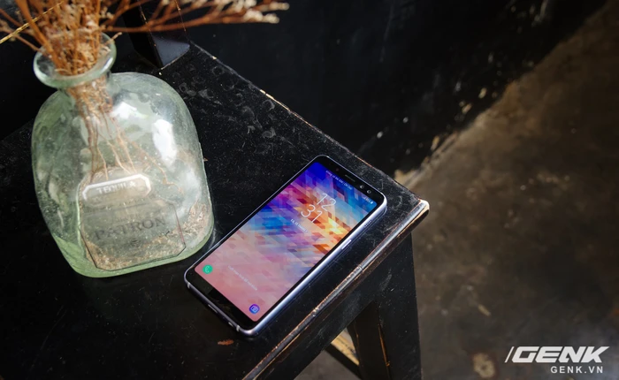 Mở hộp Galaxy A8 (2018) chính hãng giá 10,99 triệu đồng: màu Tím Bạc cực đẹp!