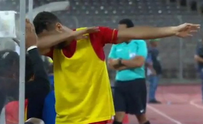 Cầu thủ bóng đá Ả Rập Xê Út này có thể bị đi tù chỉ vì... dab với đồng đội