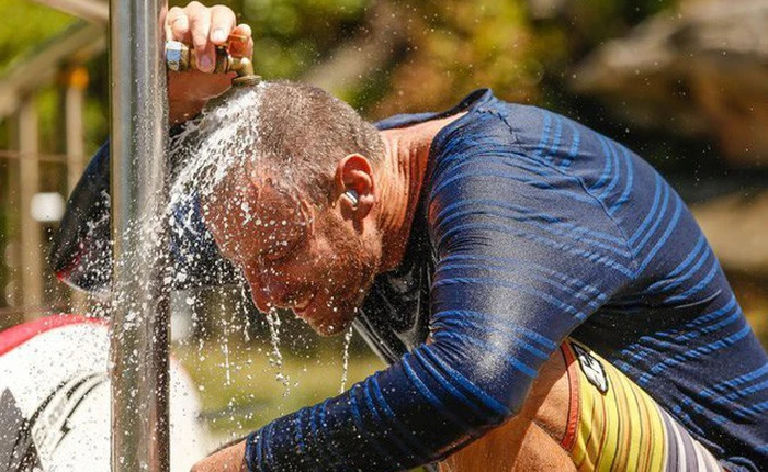 Trong khi Mỹ lạnh tới nỗi cá mập cũng chết cóng thì Úc lại nóng chưa từng có trong 78 năm qua