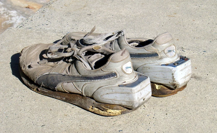 Bạn nghĩ giày thông minh kết nối với điện thoại, máy tính gần đây mới xuất hiện? Đôi smartShoe này có khi còn nhiều tuổi hơn bạn đấy!