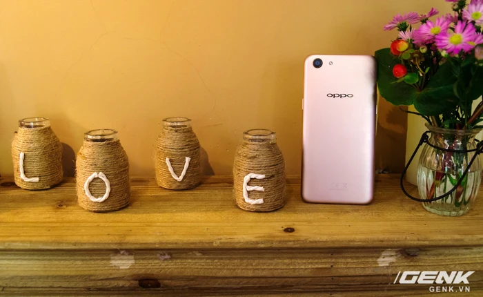 Mở hộp OPPO A83: màn hình tràn viền, selfie tích hợp AI, giá 4.990.000 VNĐ