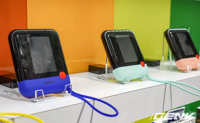 [CES 2018] Cận cảnh bộ đôi máy ảnh "mì ăn liền" Polaroid Pop và Polaroid Snap Touch: thiết kế cực dễ thương, tiếc rằng chưa có chính thức tại Việt Nam