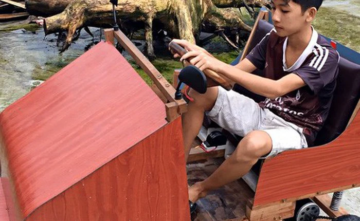 Nam sinh lớp 9 chế tạo ô tô điện từ gỗ và phế liệu để chở các em nhỏ đi học