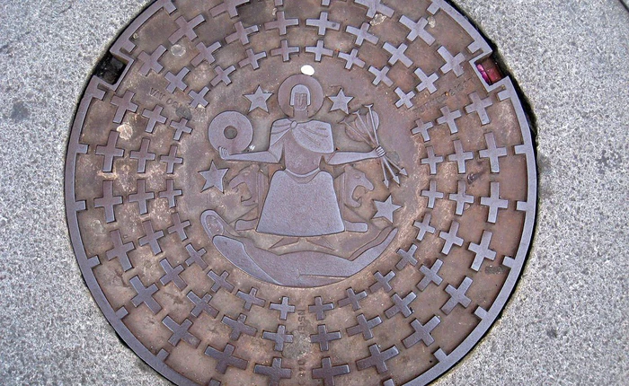 Vật thể bay nhanh nhất lịch sử nhân loại là một cái nắp cống