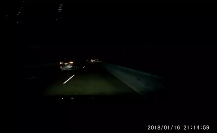 Vật thể không xác định lóe sáng trên bầu trời Mỹ khiến dân tình hốt hoảng