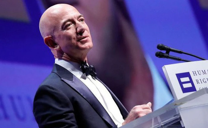 Làm sếp ngân hàng lương 6 chữ số năm 1994 vẫn quyết bỏ việc, người đàn ông này khởi nghiệp bán sách và giờ giàu nhất thế giới