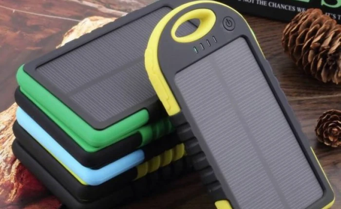 Mê xê dịch thì đừng quên bỏ túi sạc dự phòng năng lượng mặt trời