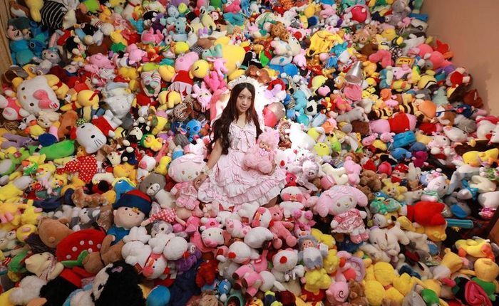 Bỏ hàng trăm triệu chơi gắp thú, cô gái Trung Quốc phải chuyển nhà mới to hơn vì có quá nhiều thú nhồi bông