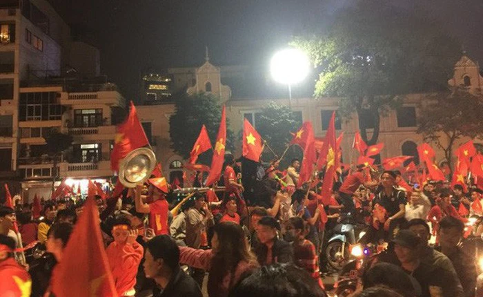 Việt Nam giành vé vào chung kết vô địch U23 châu Á, CEO Vietjet 'đi mua sơn" để vẽ lại máy bay, tỷ phú FLC tặng tiền tỷ