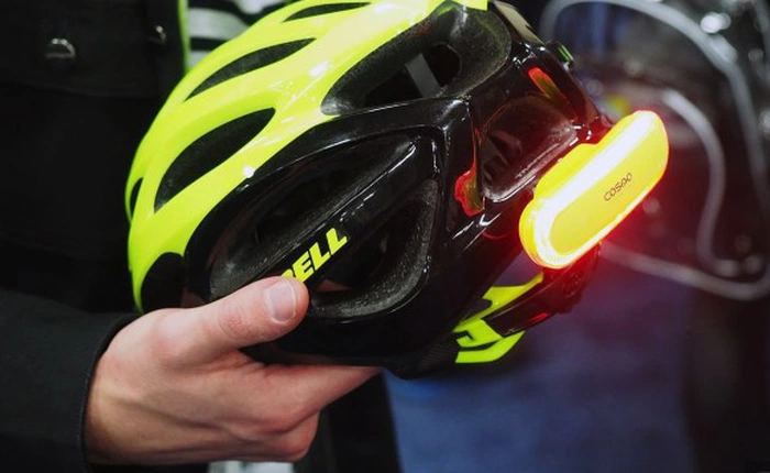 [CES 2018] Đây là đèn xi nhan thông minh dành cho dân đi xe đạp, có khả năng gọi người thân nếu bạn gặp tai nạn