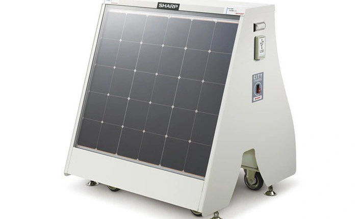 Sharp ra mắt máy sạc điện mặt trời di động, có thể sạc tối đa 120 điện thoại mỗi lần đầy pin