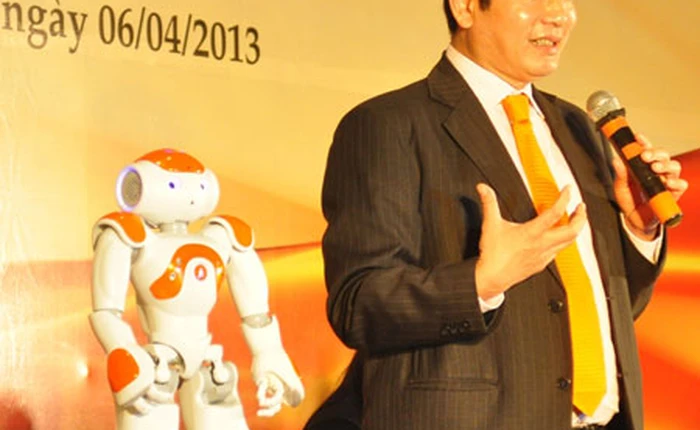 FPT ra mắt robot mới Smartosin