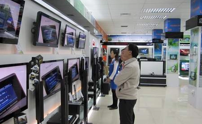 Siêu thị điện máy: ‘chết’ vẫn cố lao vào