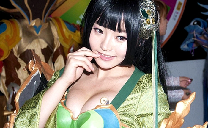 Những bộ ngực "khủng" nhất tại ChinaJoy 2012