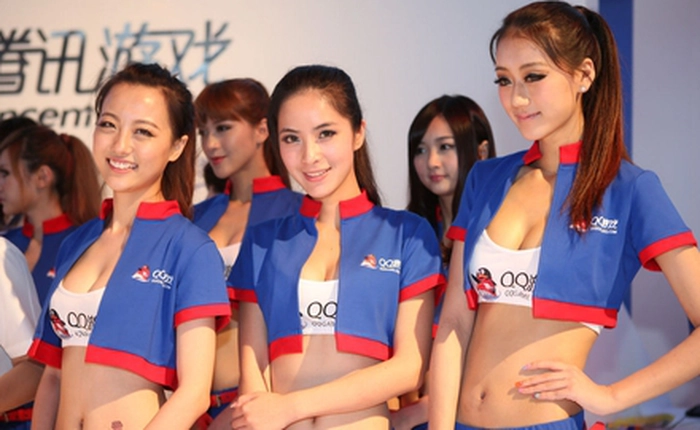 Những gương mặt showgirl xinh đẹp ngày đầu China Joy 2012