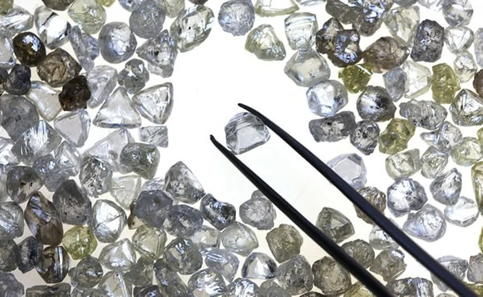 Kỳ lạ chế tạo kim cương từ tro người chết