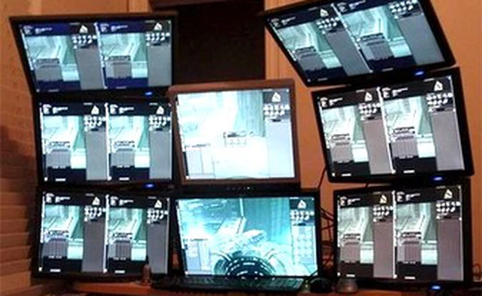 Kỷ lục dùng một ngón tay cày 12 tài khoản cùng lúc