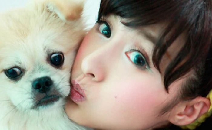 Lâm Kha Đồng bên cún con xinh xắn