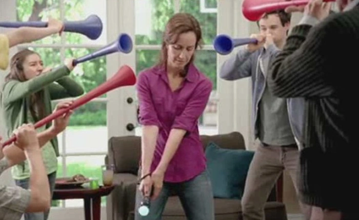 PlayStation Move vs... Vuvuzela
