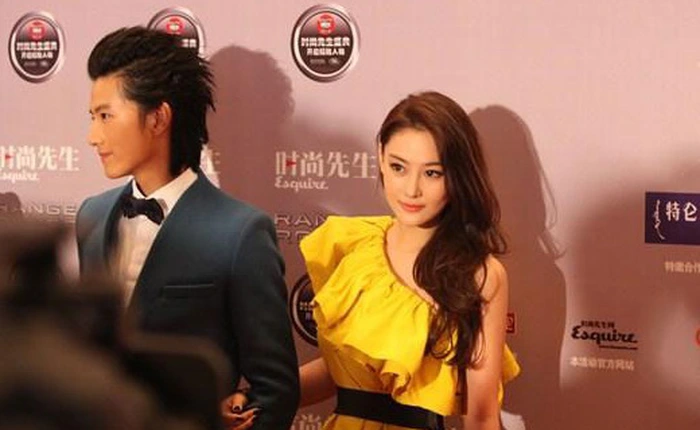 Trương Hinh Dư thướt tha với đầm vàng