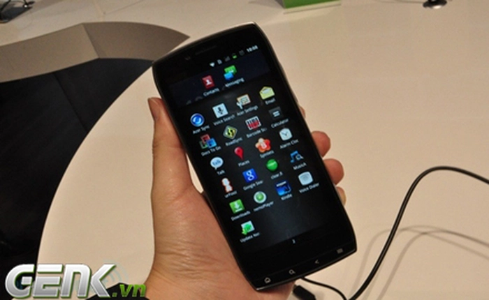 Trên tay Acer Iconia Smart: Điện thoại màn hình... siêu to