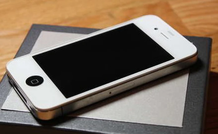 Thay màn hình cảm ứng cho iPhone 4 và 4S
