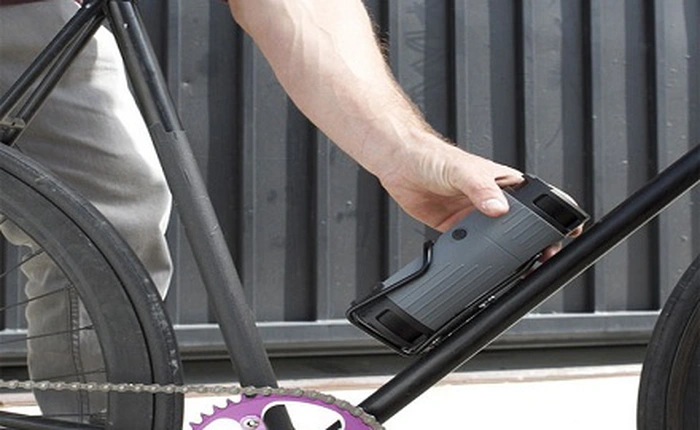 BoomBOTTLE: Loa bluetooth dạng bình nước cho xe đạp