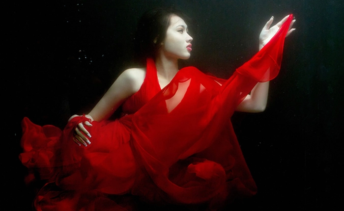 Ảnh thời trang dưới nước độc đáo chụp bằng 5D Mark III 