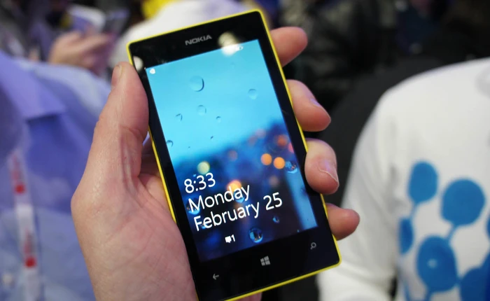 HTC Rhyme vs Lumia 520: Chọn smartphone nào trong tầm giá 4 triệu đồng?