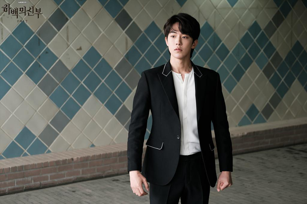 Sau khi d&igrave;m được Jo In Sung, Nam Joo Hyuk lại lo lắng v&igrave; lần đầu được đ&oacute;ng phim điện ảnh - Ảnh 3.