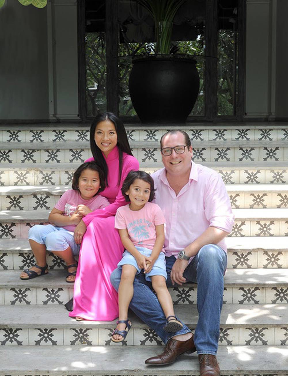 Si&ecirc;u mẫu Xu&acirc;n Lan g&acirc;y th&iacute;ch th&uacute; khi chia sẻ h&igrave;nh ảnh thời đen nhẻm 12 năm trước b&ecirc;n Thanh Hằng, Bằng Lăng - Ảnh 2.