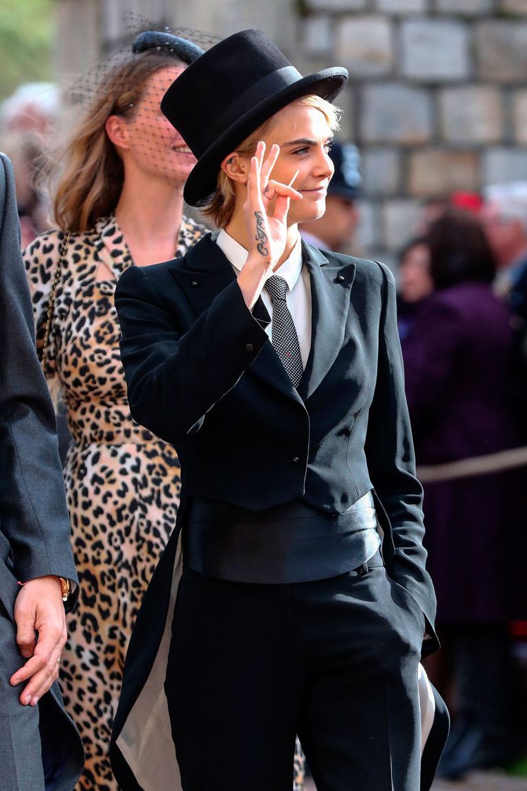 Đ&aacute;m cưới C&ocirc;ng ch&uacute;a Eugenie: Cara Delevingne chơi trội diện đồ nam, l&agrave;m lu mờ cả C&ocirc;ng nương Kate v&agrave; Meghan - Ảnh 2.