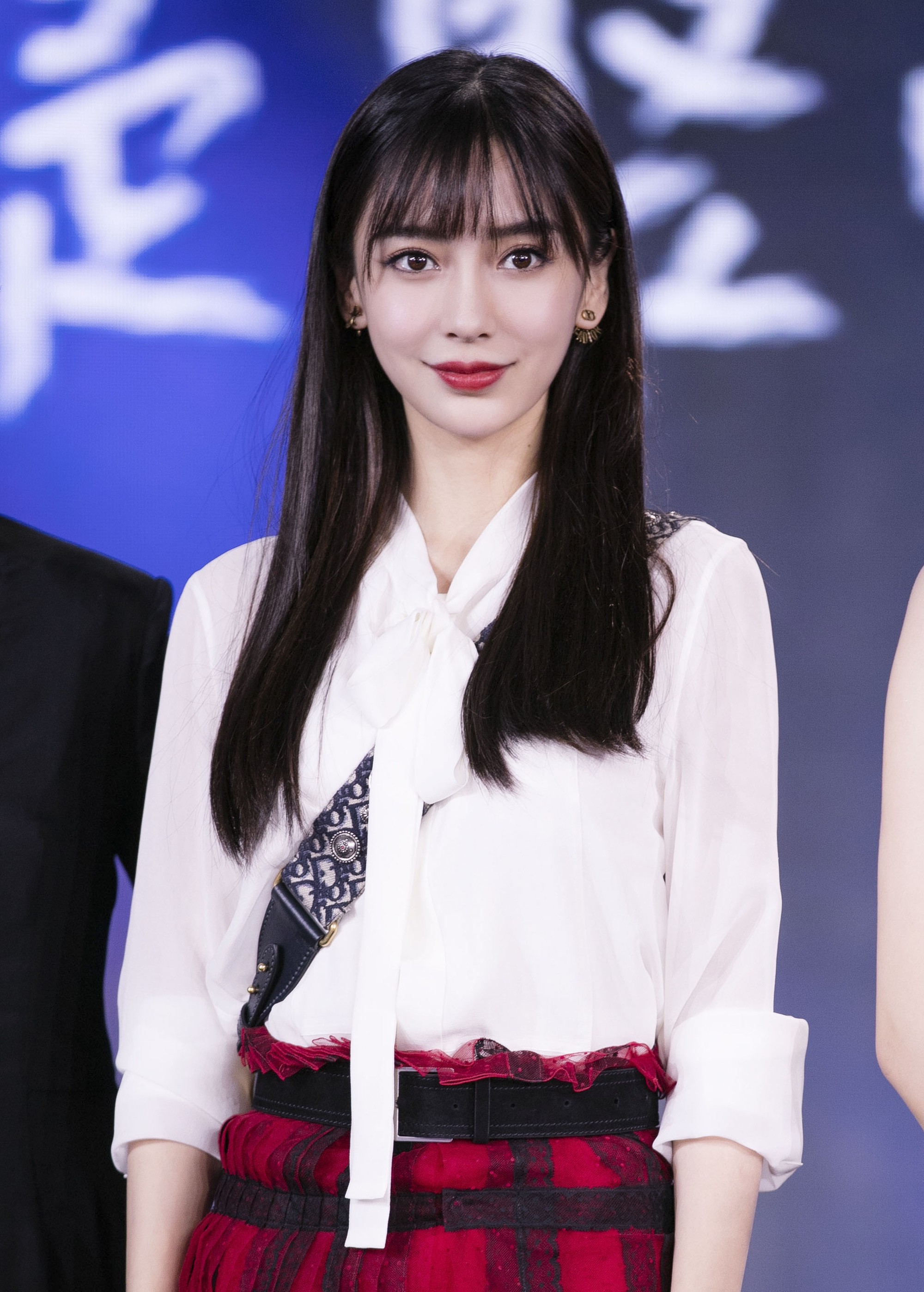 Gầy mặc gì cũng đẹp là có thật: cứ nhìn Angela Baby và Suzy cùng diện một mẫu váy là rõ - Ảnh 2. Gầy mặc gì cũng đẹp là có thật: cứ nhìn Angela Baby và Suzy cùng diện một mẫu váy là rõ - Ảnh 2.